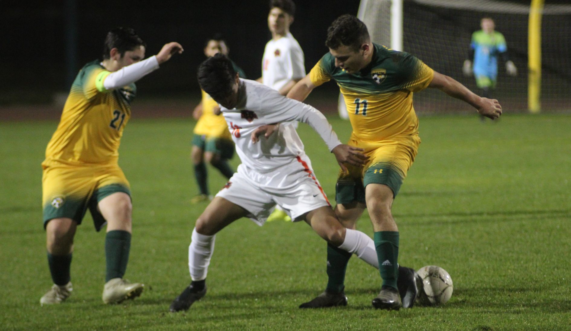 Selma tops Kingsburg